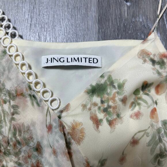 J.ING Floral Asymmetrical Blouse - Picture 3 of 6